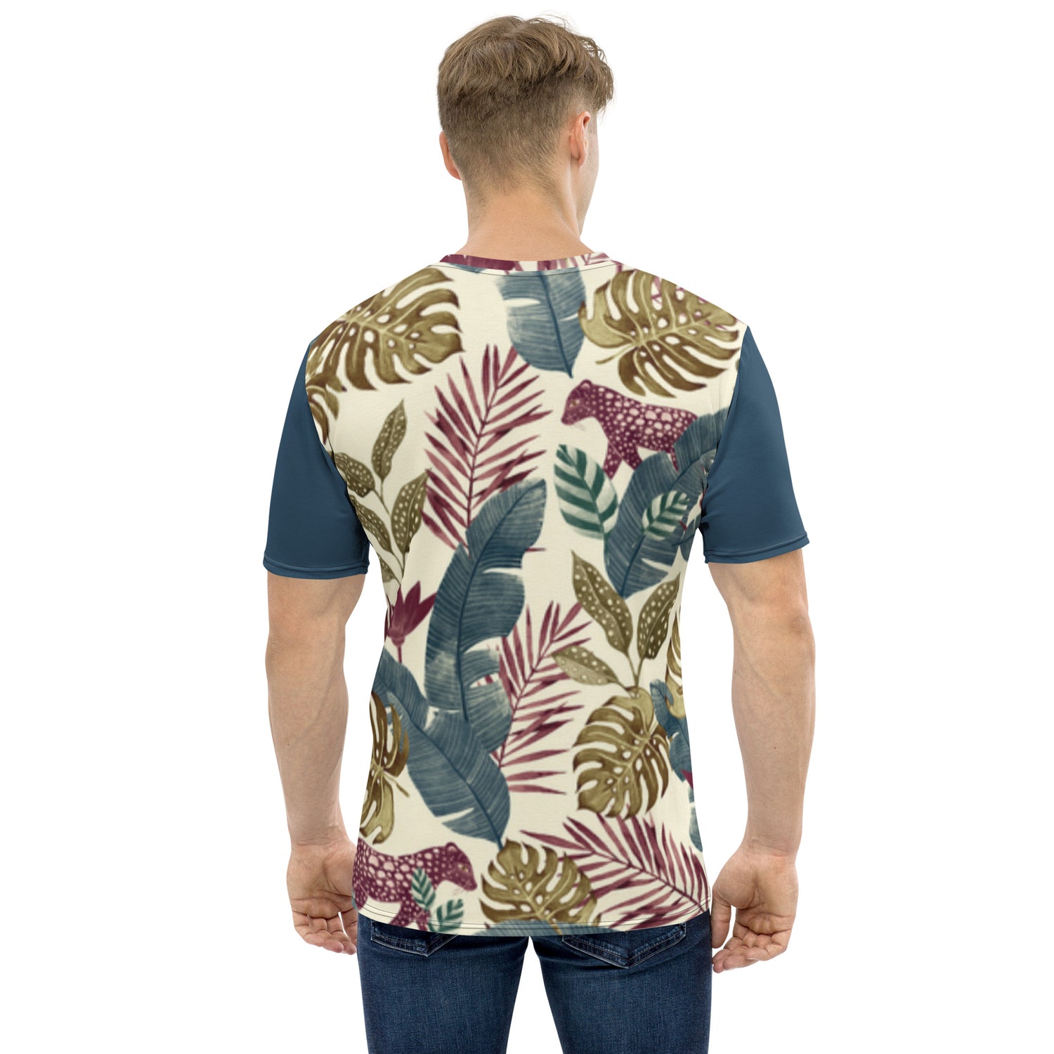 Camiseta Jaguar Vermelha na Floresta com Mangas Azul Escuro