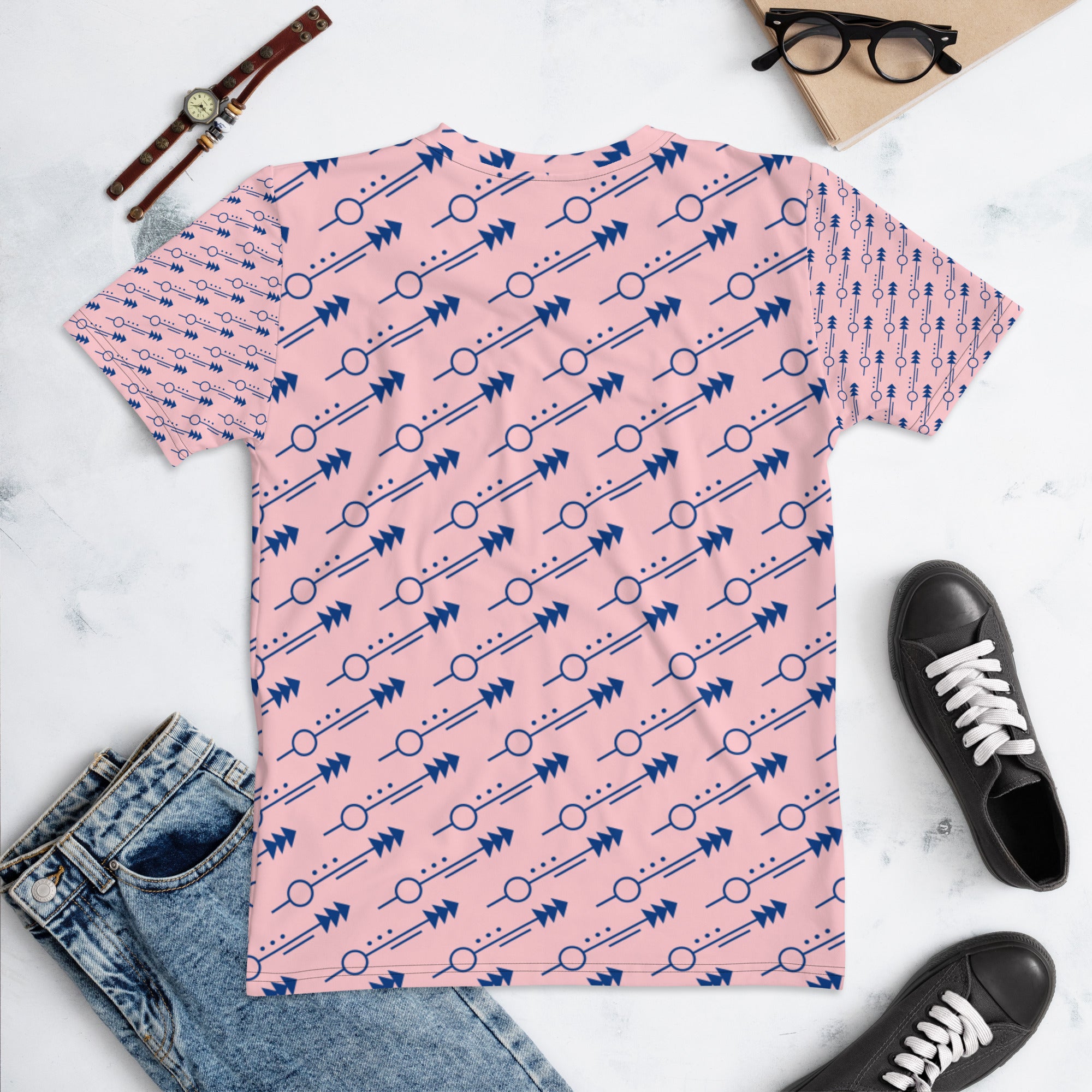 Camiseta Rosa Claro con Flechas Azules