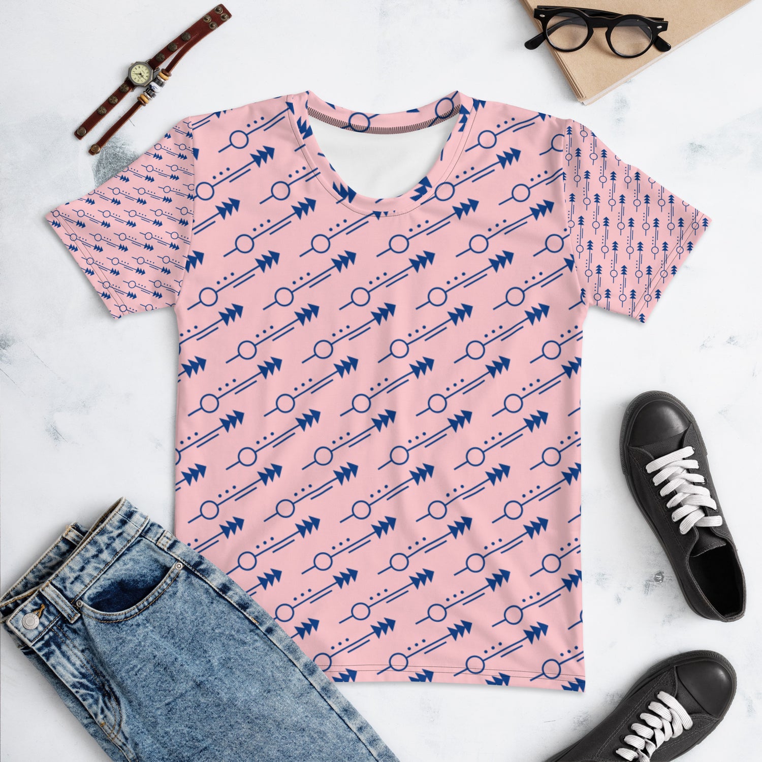 Camiseta Rosa Claro con Flechas Azules