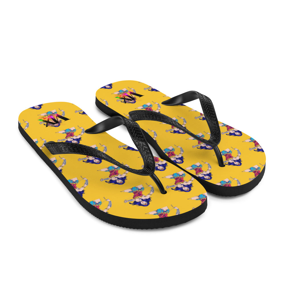 Chanclas Mujer Maravilla sobre fondo amarillo