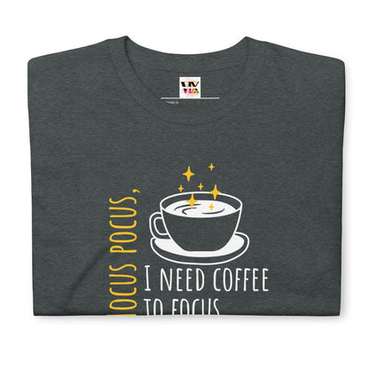 Camiseta de manga curta Preciso de café para focar